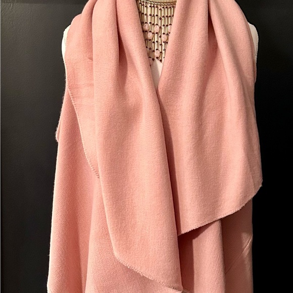 4 in 1 VERSATILE Shawl, Vest, Hoodie,  & Poncho-1 Size Preowned  New Condition - Picture 12 of 12